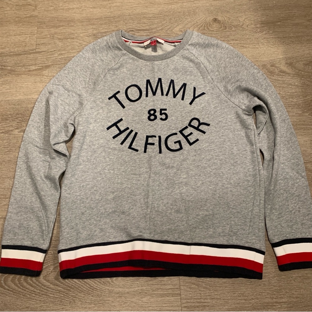Tommy Hilfiger Gray Sweater Size M